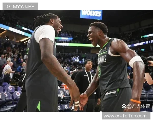 爱德华兹表现平平半场11投仅4中收获10分2篮板并有2次失误