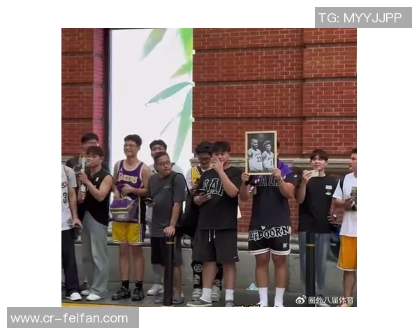 布朗尼感慨今日球迷热情超乎想象期待未来表现更精彩